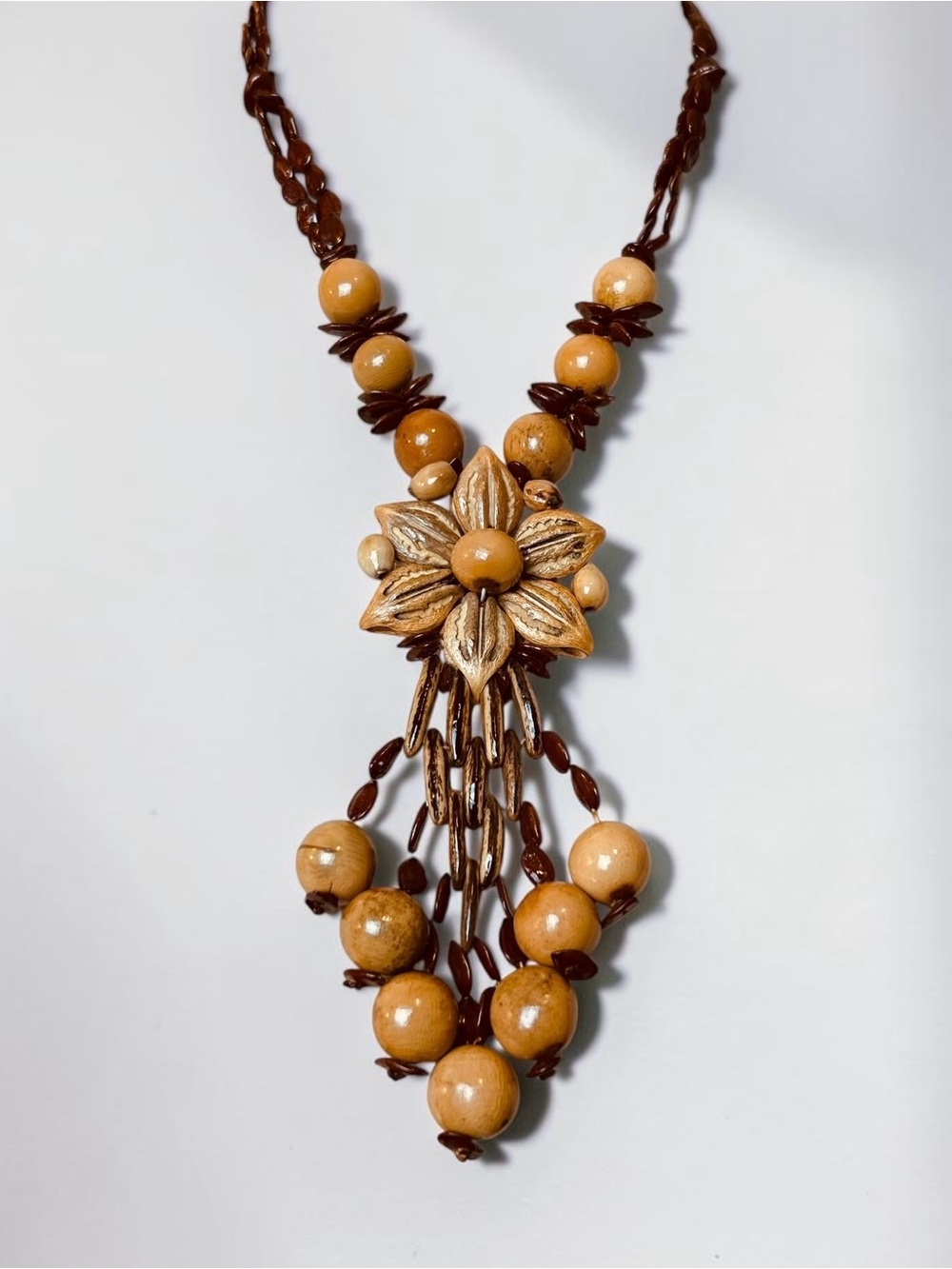 💝 2/20$ Vintage Natural Seed Wood Bead Floral Pendant Necklace Artisan-Made